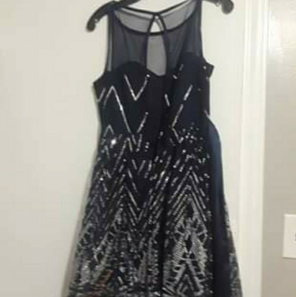 Dress - Picture 2 of 3
